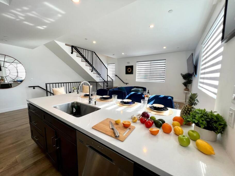Luxury K-Town Dwelling With Private Rooftop Deck. Los Angeles Kültér fotó